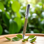 Bolígrafo de acero inoxidable y residuos de té giratorio tinta negra vista de ambiente