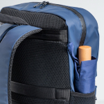 Mochila soft con detalles reflectantes y asa para trolley 15.6”