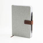 Agenda con vista diaria en español y portugués con cierre magnético A5 color gris claro vista 1