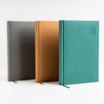 Agenda diaria en español y portugués con cubierta de papel artesanal A5 vista con varios colores