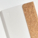 Agenda diaria en español y portugués con solapa de corcho A5 color blanco