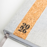 Agenda diaria en español y portugués con funda de lino y corcho A5