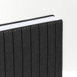 Agenda con vista diaria en español y portugués con cinta a juego A5 color negro