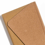 Agenda diaria en español y portugués con tapa de kraft y corcho A5 color marrón claro