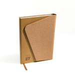 Agenda diaria en español y portugués con tapa de kraft y corcho A5 color marrón claro
