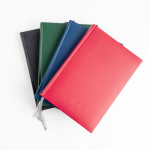 Agenda diaria con cinta plateada en español y portugués y cubierta de PU A5 vista 1