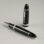 Roller de cuerpo brillante con detalle cromado tipo espejo tinta negra vista 1
