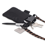 Bandolera compacta para llevar artículos esenciales del día a día color negro cuarta vista