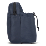 Bandolera con capacidad para una botella de agua de 500ml color azul oscuro cuarta vista