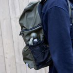 Botella de plástico monocromática con tapón redondo con asa 600ml color verde oliva sexta vista