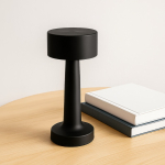 Lámpara de mesa con 3 modos de luz con sensor táctil en parte superior color negro cuarta vista
