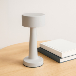 Lámpara de mesa con 3 modos de luz con sensor táctil en parte superior color beige cuarta vista