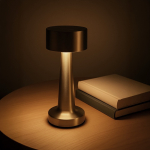Lámpara de mesa con 3 modos de luz con sensor táctil en parte superior color plateado quinta vista