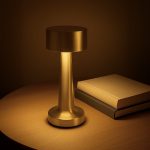 Lámpara de mesa con 3 modos de luz con sensor táctil en parte superior color dorado quinta vista