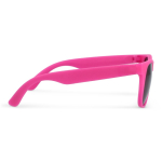 Gafas de sol en varios colores con un lente negro UV400 color rosa tercera vista