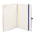 Cuaderno de tapa blanda de papel kraft FSC A5 con hojas a cuadros color azul cuarta vista
