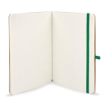 Cuaderno de tapa blanda de papel kraft FSC A5 con hojas a cuadros color verde cuarta vista