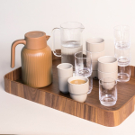 Jarra térmica con diseño de rayas verticales características 1.5L color marrón segunda vista