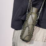 Botella térmica de acero reciclado con un tapón de presión 500ml color verde oliva tercera vista