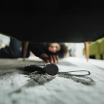 Localizador de objetos con llavero compatible con Apple y Android color negro quinta vista