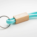 Lanyard tubular hecho a medida de poliéster con detalle de bambú quinta vista