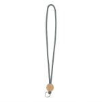 Lanyard tubular hecho a medida poliéster con detalle circular de bambú color gris oscuro septima vista