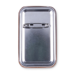 Chapa de forma rectangular hecha a medida con imperdible color blanco tercera vista