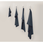 Toalla de microfibra de secado rápido 100x150 cm color azul vista bodegón