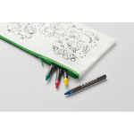 Estuche infantil non woven coloreable con 4 lápices color verde lima vista fotografía cuarta vista