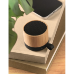 Altavoz inalámbrico con carcasa de bambú y ABS 3W color madera vista bodegón