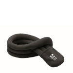 Almohada de viaje enrollable de poliéster con funda color negro vista de impresión