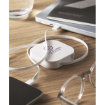 Cable retráctil tipo-C con transferencia de datos y soporte móvil color blanco vista bodegón principal