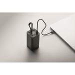 Powerbank de aluminio reciclado con indicador digital 20.000 mAh color negro vista fotografía cuarta vista