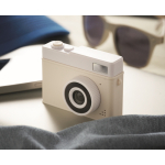 Cámara digital compacta con pantalla LCD 2” recargable color beige vista bodegón