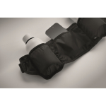 Riñonera deportiva de poliéster RPET con bolsillos y malla color negro vista fotografía cuarta vista