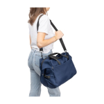 Bolsa de deporte espaciosa hecha de residuos plásticos del océano sexta vista