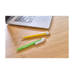 Bolígrafo de plástico con pulsador de bambú y clip blanco tinta azul séptima vista