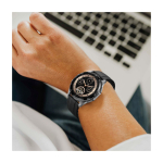 Reloj inteligente con pantalla AMOLED y función GPS Prixton SWB33 color negro imagen de estilo de vida