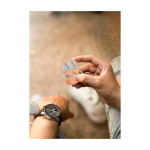 Auriculares inalámbricos con tecnología ENC Prixton TWS163 color madera imagen de estilo de vida