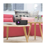 Proyector portátil con HDMI y mando a distancia Prixton Lumière color negro imagen de estilo de vida