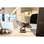 Soporte magnético universal 360° ideal para móvil y manos libres color negro vista de ambiente 3