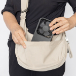 Ventilador de escritorio recargable con 3 velocidades 5W 1.200 mAh color negro vista de ambiente 4