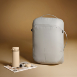 Mochila urbana delgada para portátil y capacidad 15L Bobby Air 16” color gris vista de ambiente 2
