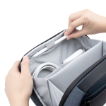 Estuche de viaje con apertura tipo concha y capacidad 2.5L 8” color azul marino vista 18