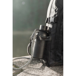 Botella térmica de acero inoxidable reciclado con cuerda 400ml color negro vista de ambiente 2