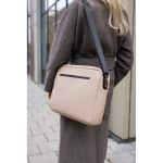 Mochila convertible 2 en 1 de poliéster reciclado para portátil 15” color marfil vista de ambiente 3