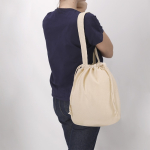 Bolsa de algodón con cuerdas y asas largas reforzadas 180g/m² vista de ambiente