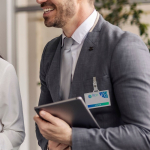 Identificador horizontal con pinza metálica y cierre extraíble cuarta vista