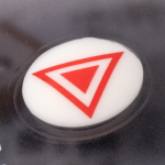 Baliza V16 homologada con geolocalización y luz LED 360º alcance 1km color blanco vista detalle 2