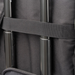 Mochila de cuero sintético para portátil con cremallera y anclajes 16” color verde oscuro vista detalle 3